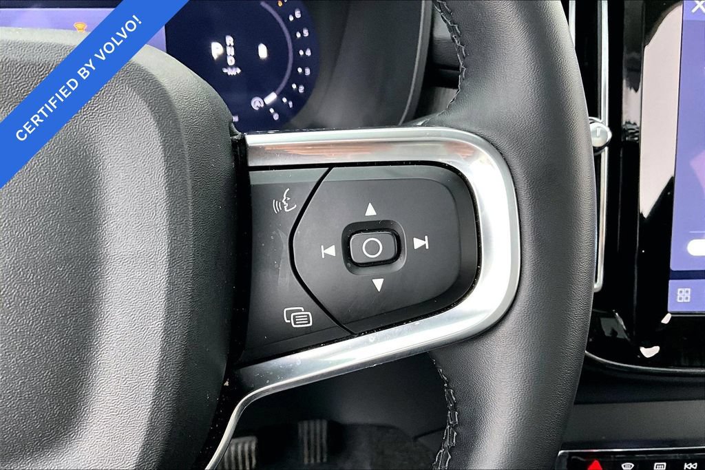 Certified 2025 Volvo XC40 B5 Plus AWD/4WD image 27