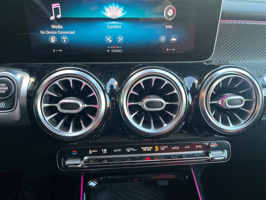 Used 2021 Mercedes-Benz GLB 250 4MATIC image 25