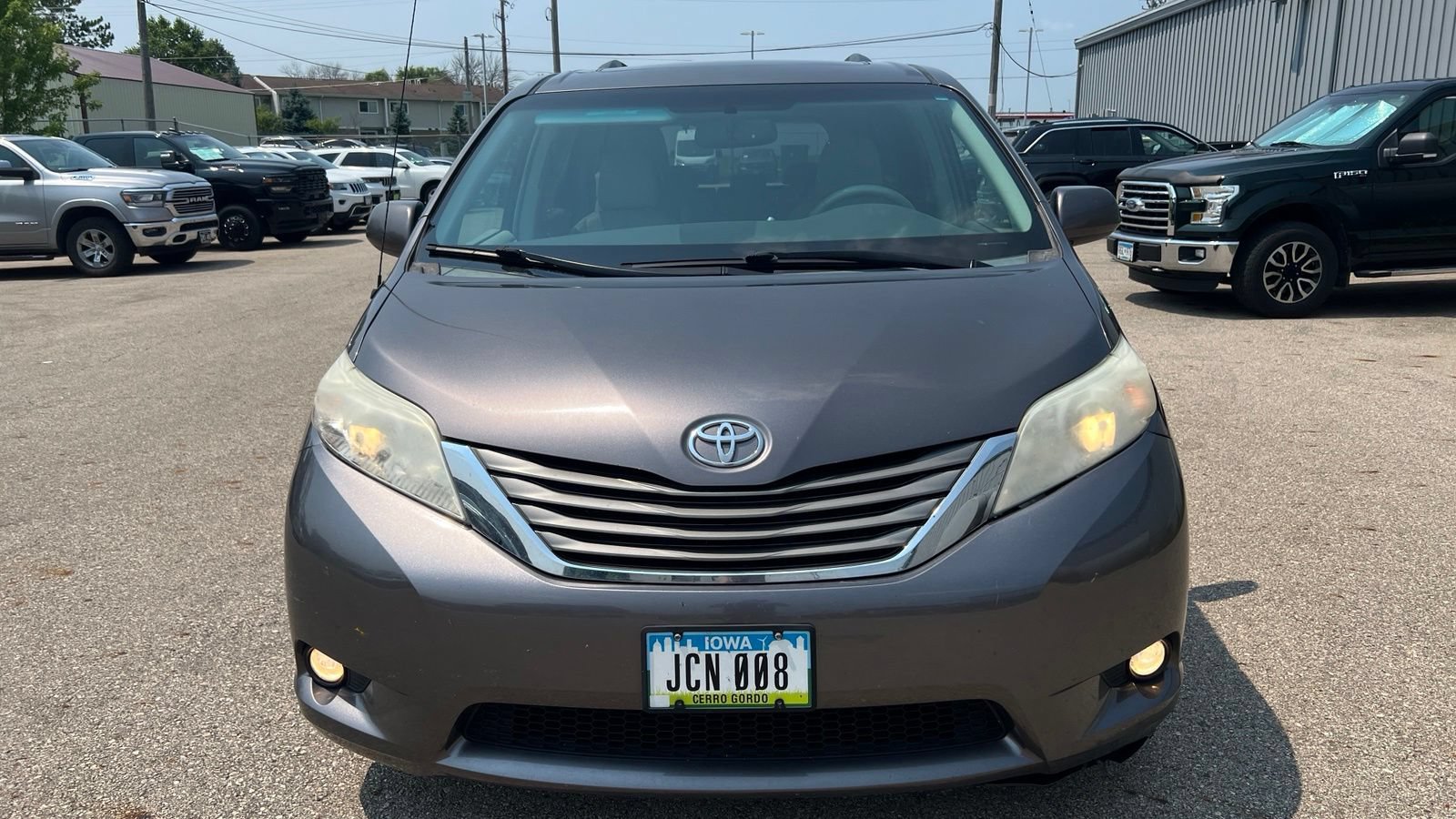 Used 2012 Toyota Sienna XLE AWD/4WD image 2