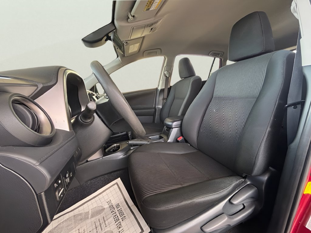 Used 2018 Toyota RAV4 LE FWD image 30