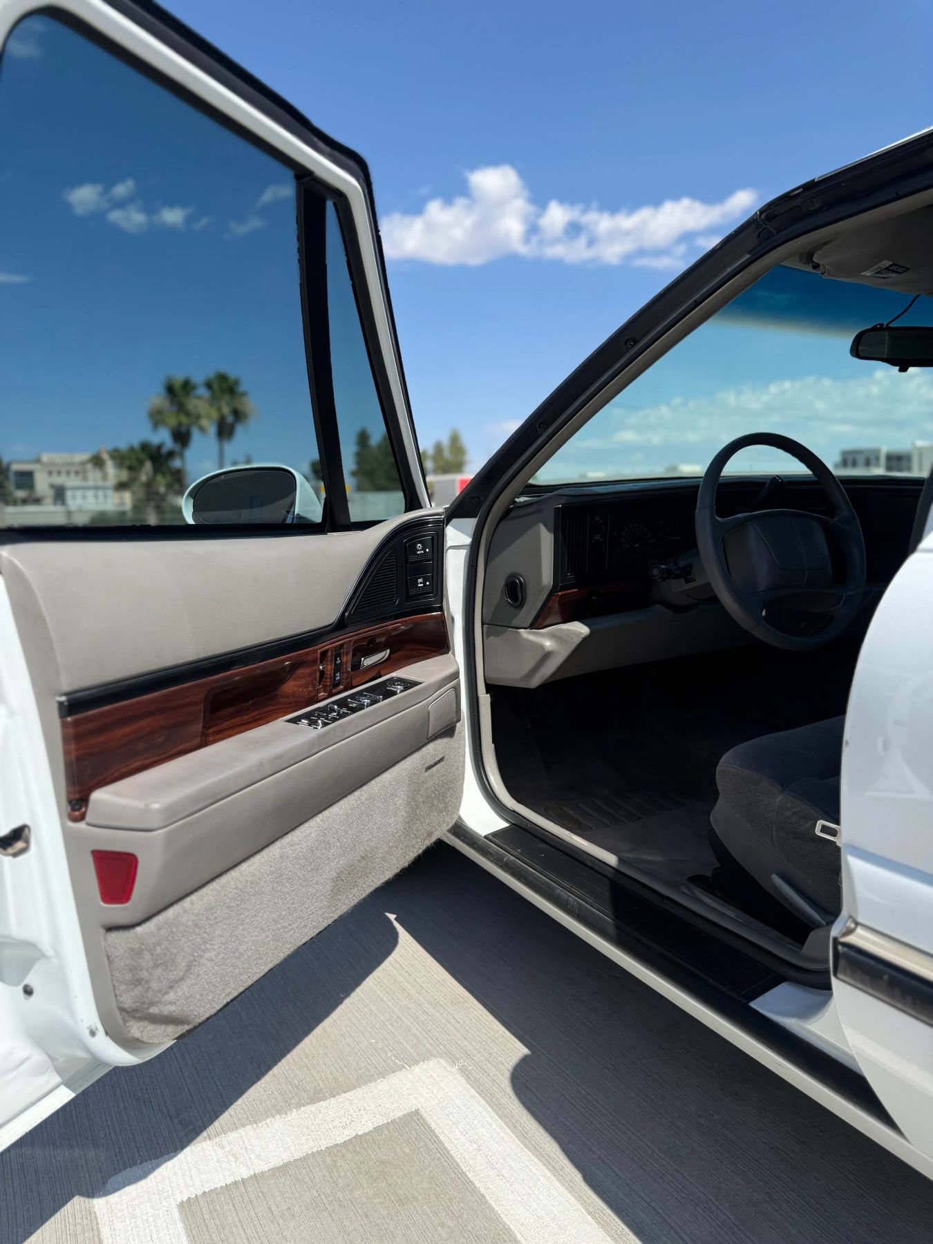 Used 1999 Buick Le Sabre Custom w/ Headliner Lighting Pkg FWD image 36