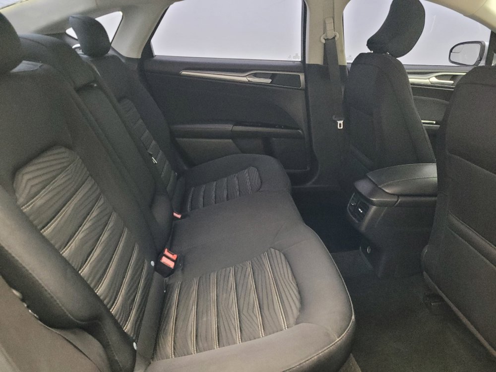 Used 2016 Ford Fusion SE FWD image 19