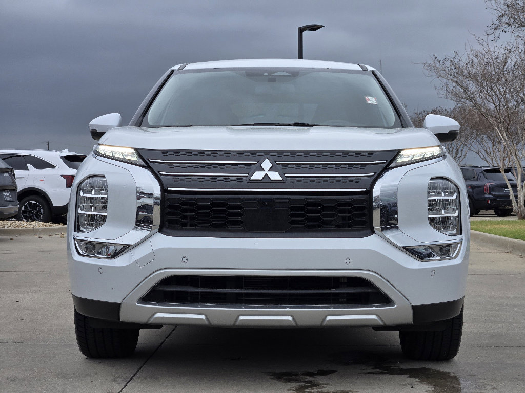 Used 2024 Mitsubishi Outlander SE image 11