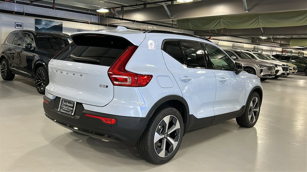 Certified 2026 Volvo XC40 B5 Plus AWD/4WD image 4