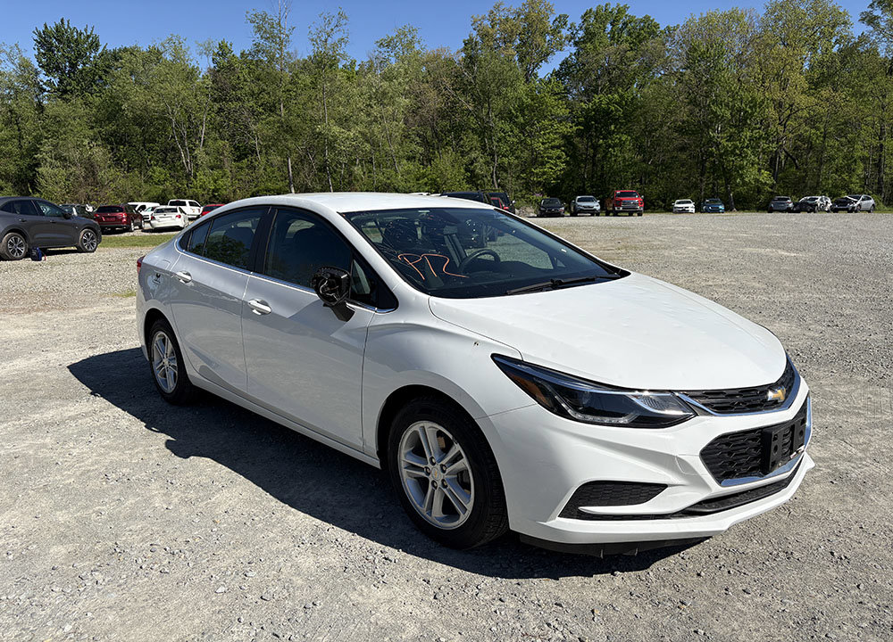 Used 2016 Chevrolet Cruze LT w/ Convenience Package FWD image 3