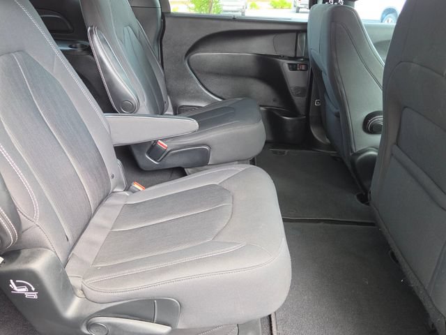 Used 2019 Chrysler Pacifica Touring Plus w/ S Appearance Package FWD image 13