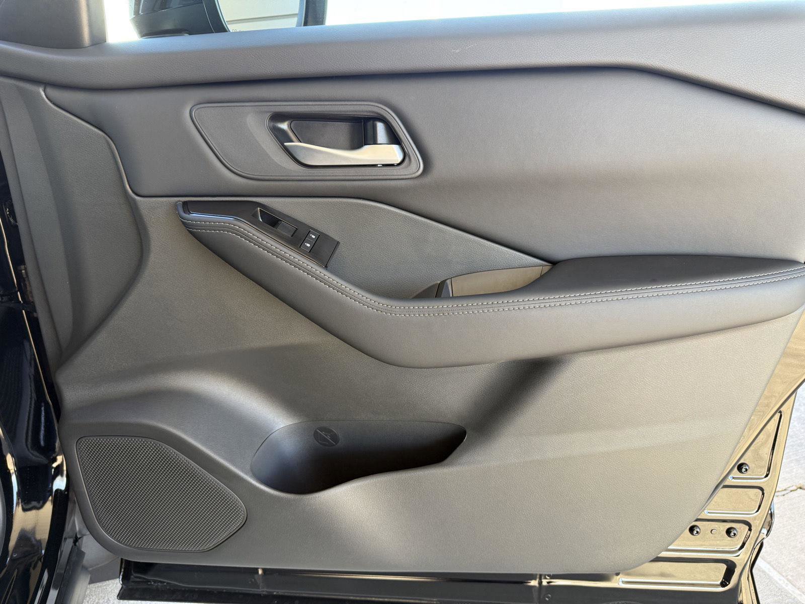 New 2026 Nissan Rogue SV FWD image 31