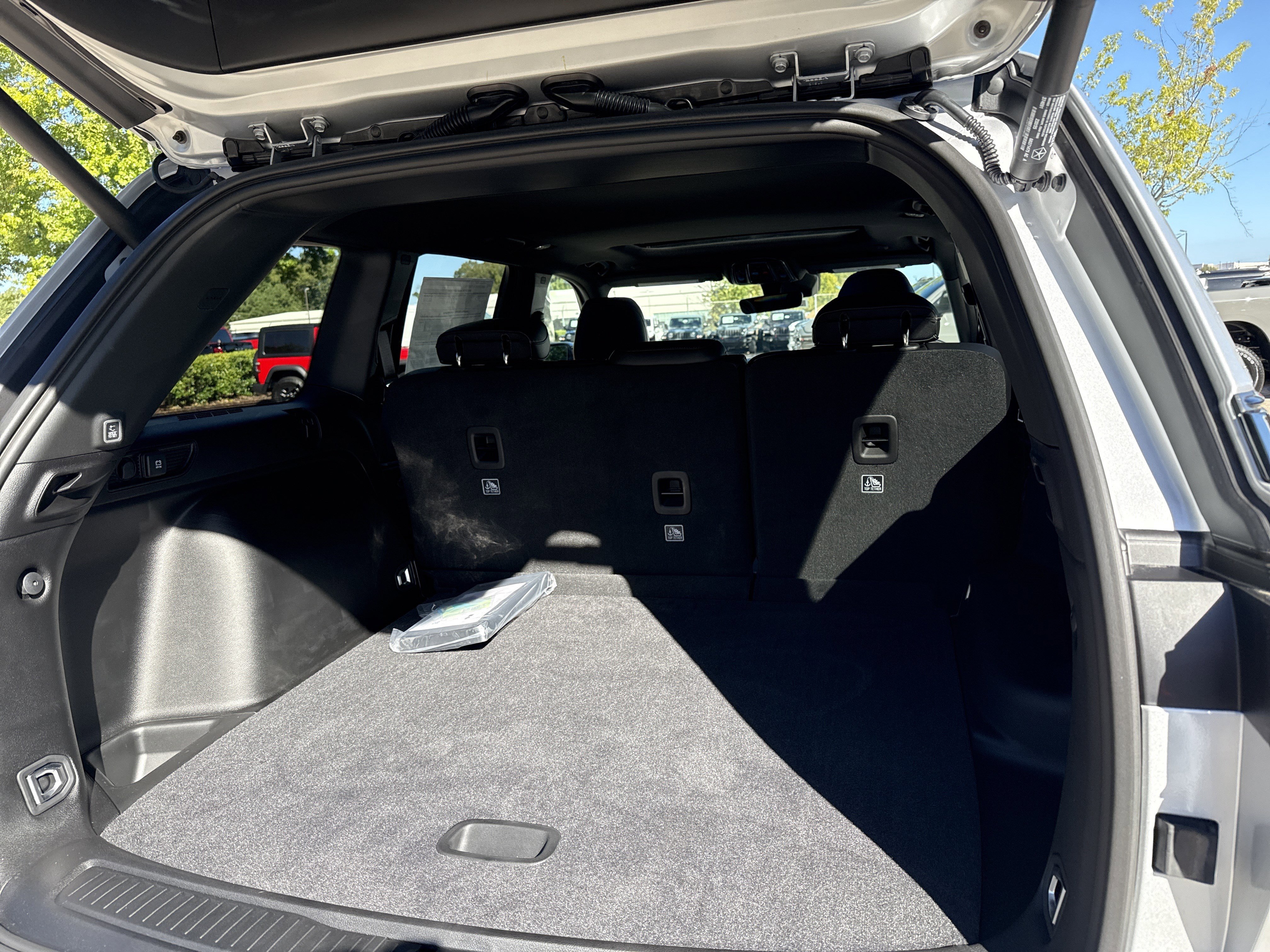 New 2025 Jeep Grand Cherokee Altitude image 19