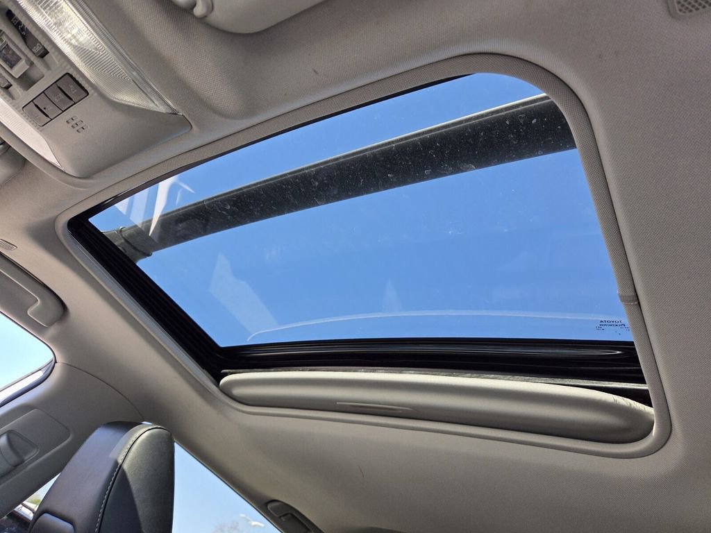 Used 2023 Toyota RAV4 XLE Premium image 16