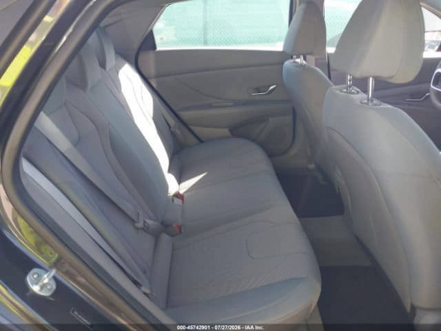 Used 2021 Hyundai Elantra SE FWD image 6