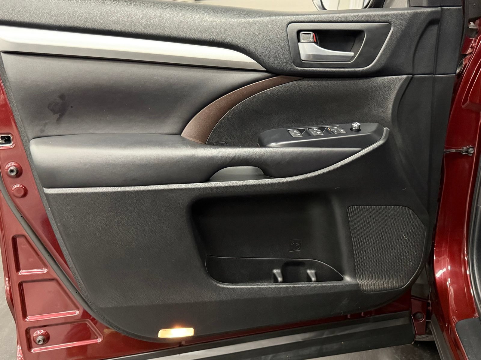 Used 2017 Toyota Highlander XLE AWD/4WD image 21