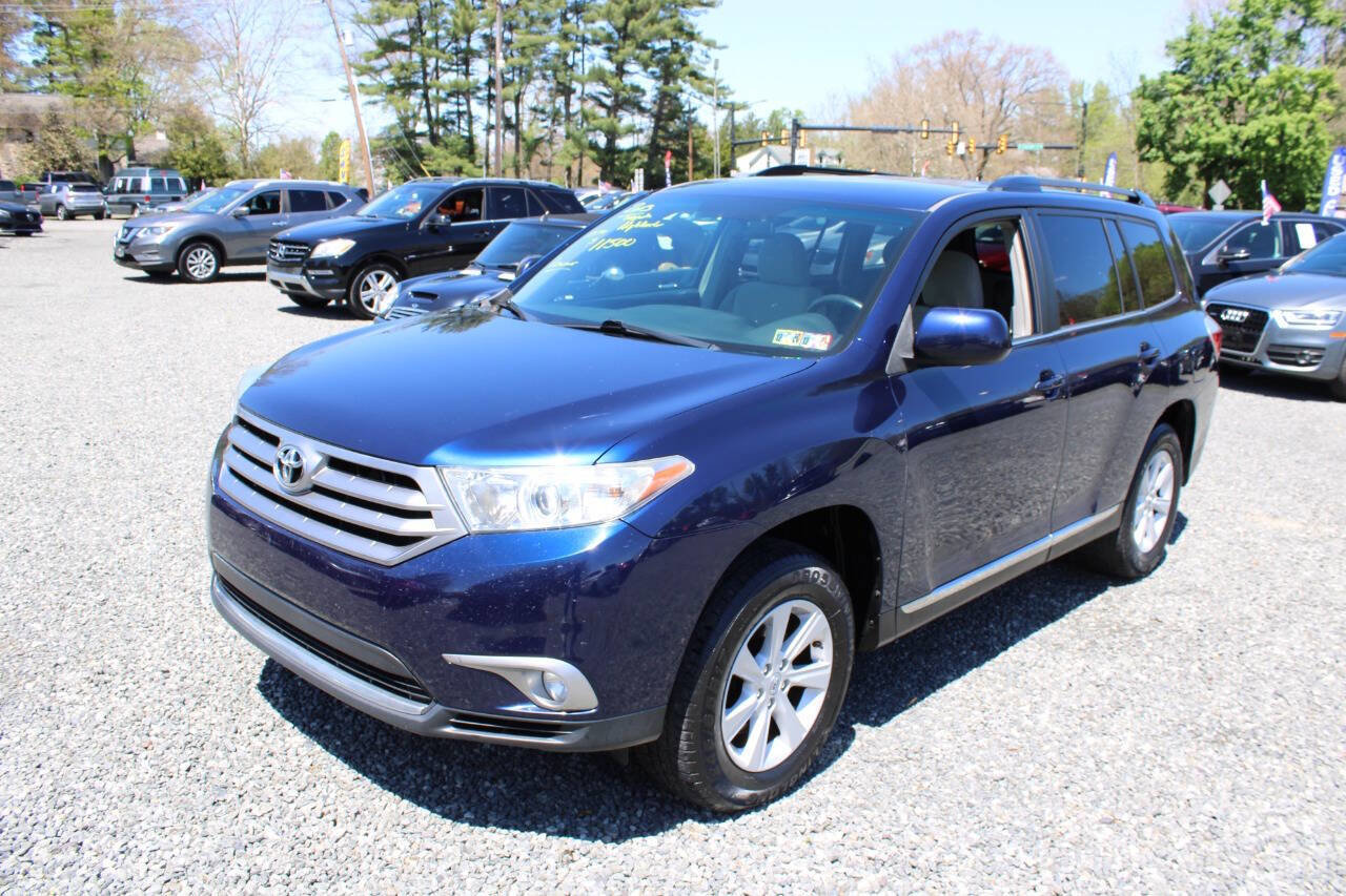 Used 2013 Toyota Highlander Plus AWD/4WD image 2
