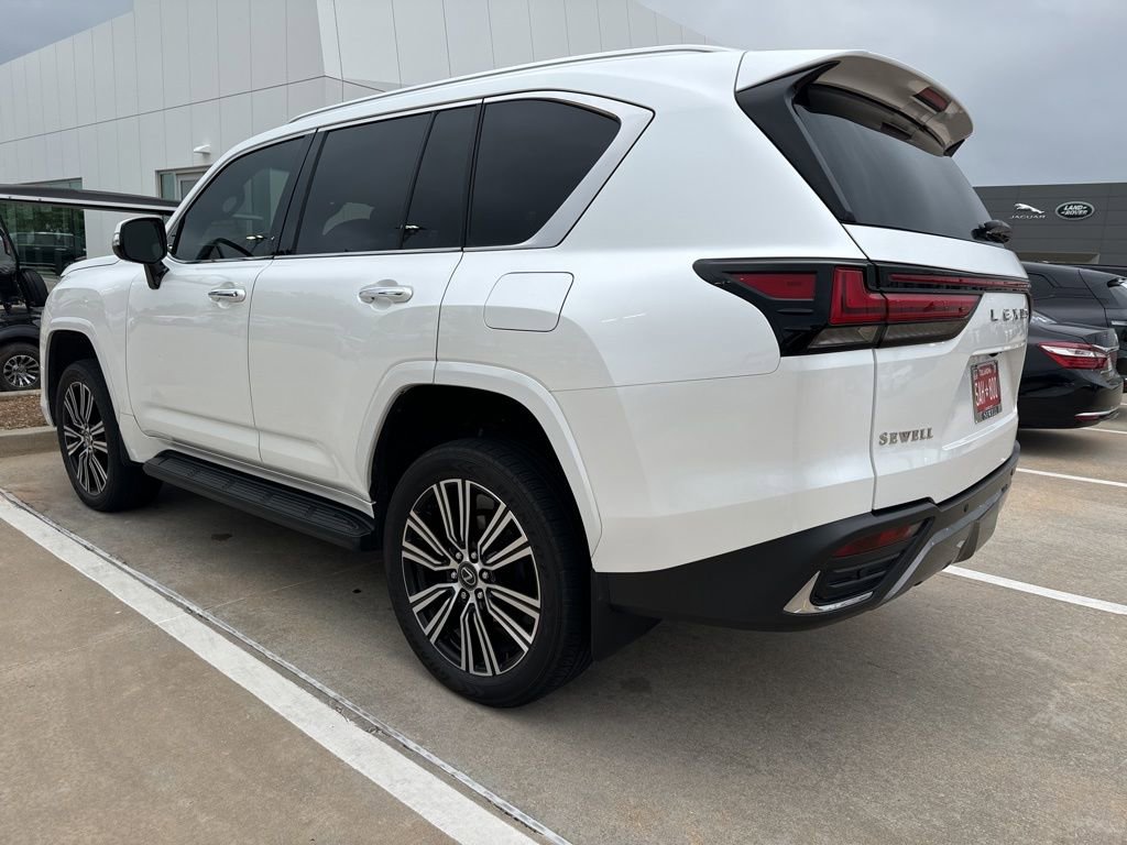 Used 2024 Lexus LX 600 4WD w/ Luxury Package image 4