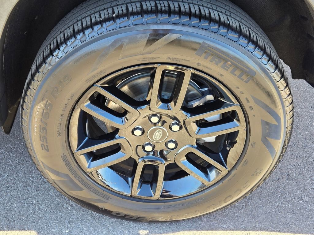 Used 2025 Land Rover Defender 110 S image 10