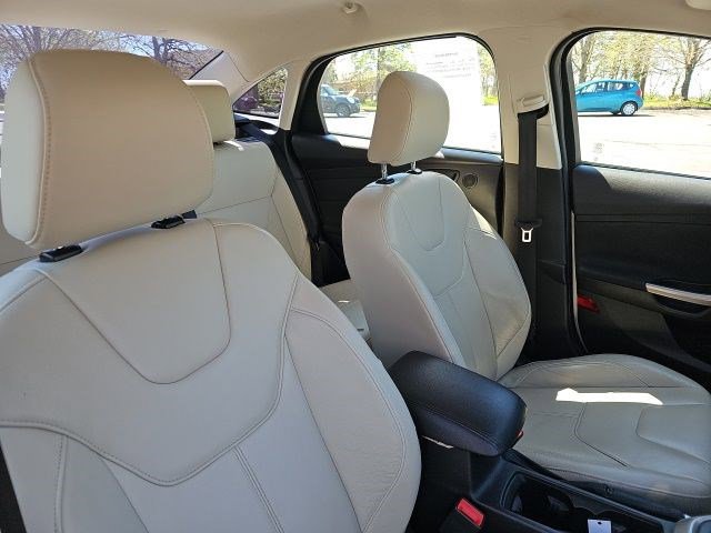 Used 2015 Ford Focus Titanium FWD image 12