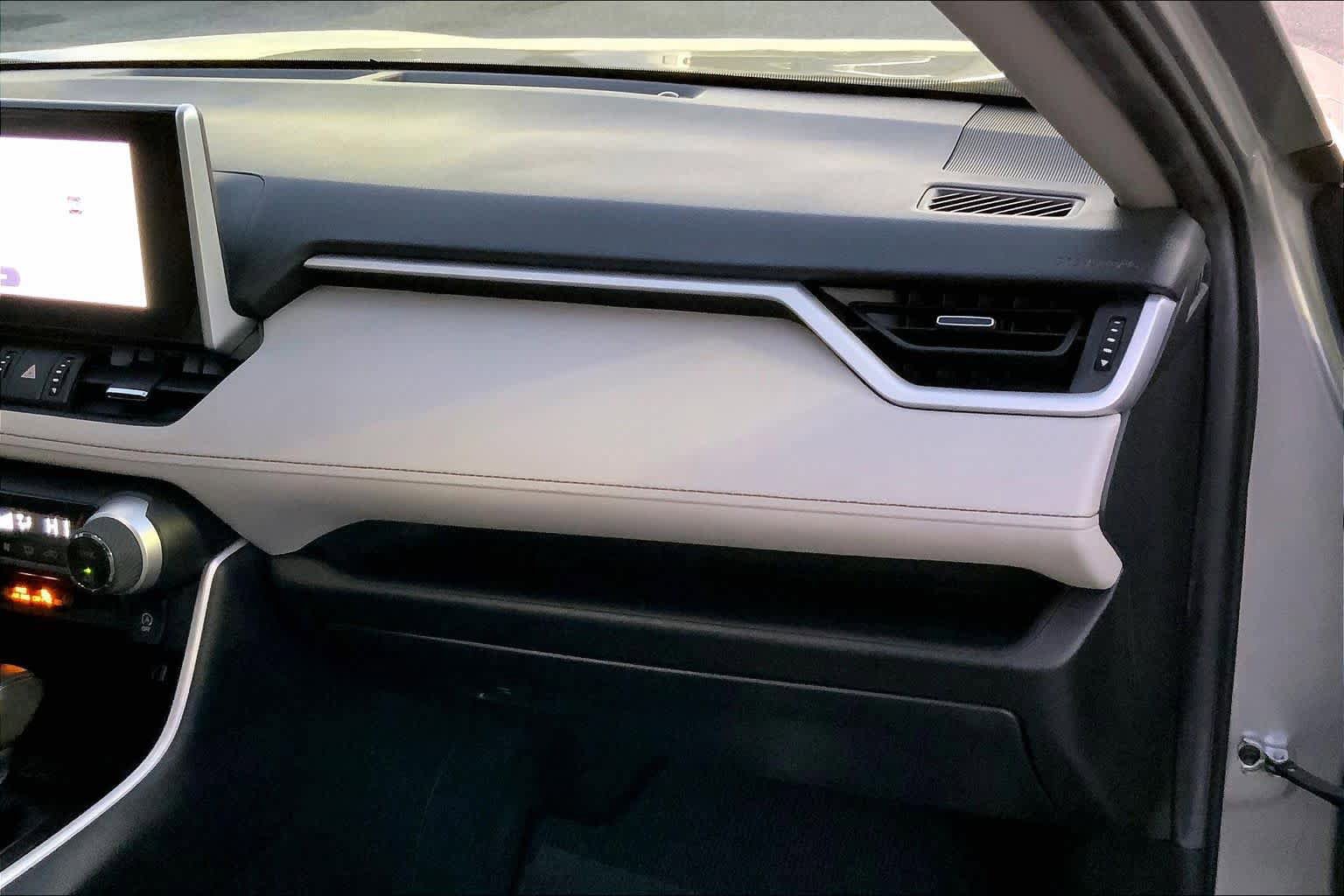 Used 2023 Toyota RAV4 XLE Premium image 18