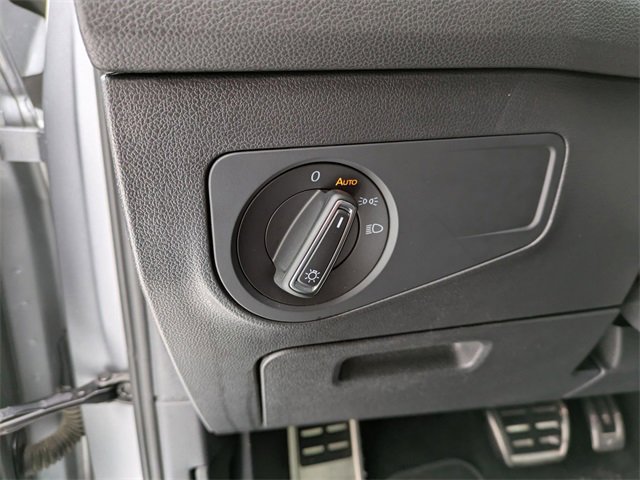 Used 2023 Volkswagen Tiguan SE R-Line image 16