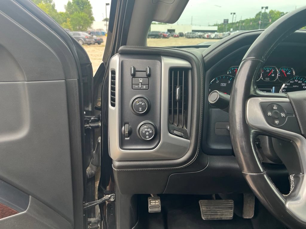 Used 2018 GMC Sierra 2500 SLT w/ Duramax Plus Package AWD/4WD image 18