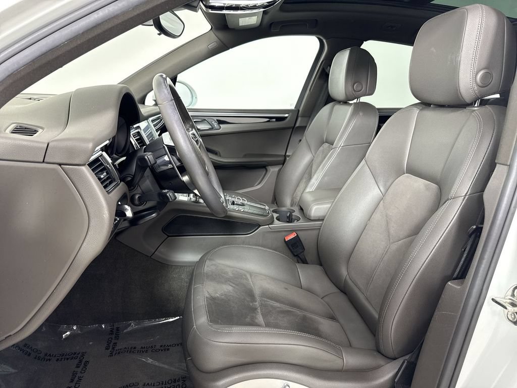 Certified 2017 Porsche Macan AWD/4WD image 5