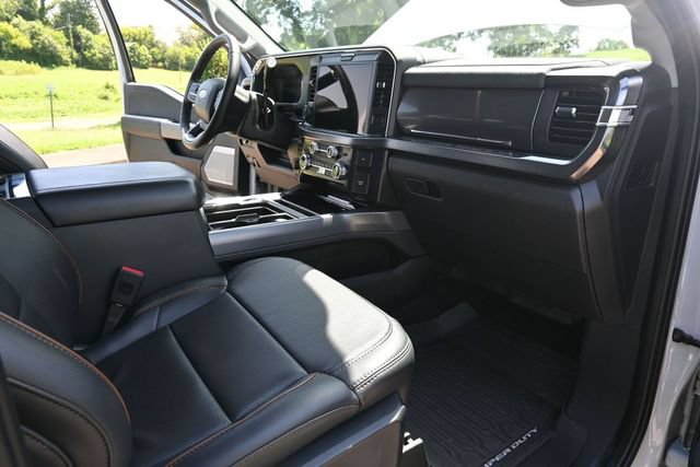 Certified 2025 Ford F450 Lariat w/ Lariat Ultimate Package AWD/4WD image 34