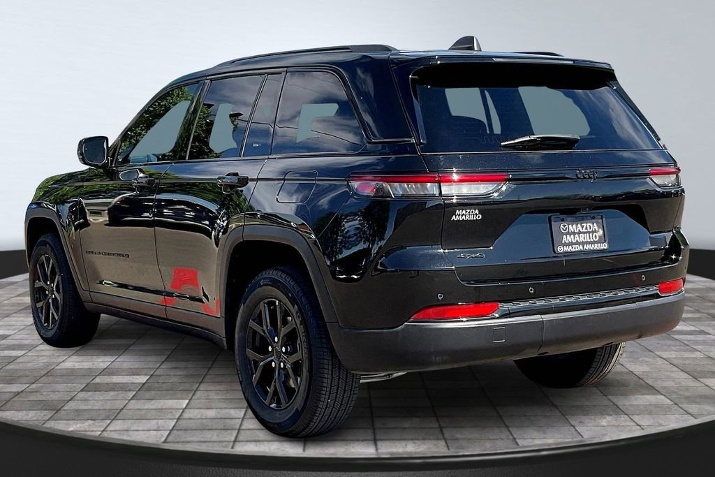 Used 2025 Jeep Grand Cherokee Altitude AWD/4WD image 5