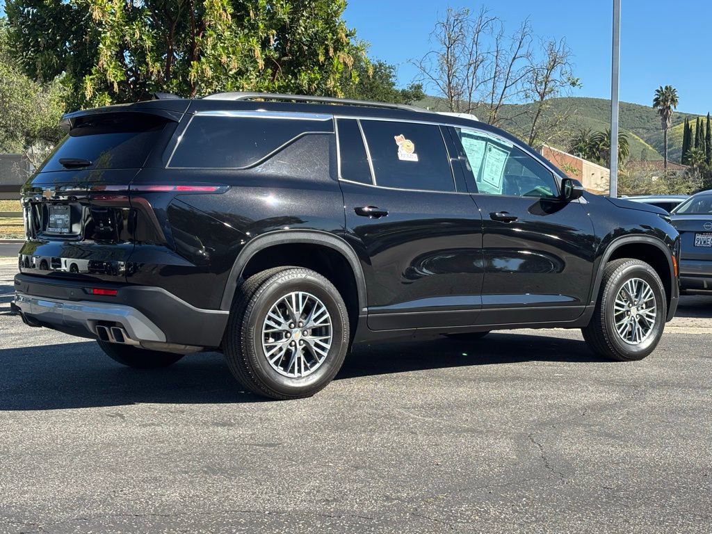Used 2024 Chevrolet Traverse LT w/ Trailering Package image 3