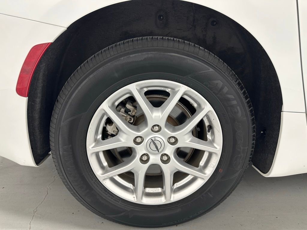 Used 2023 Chrysler Voyager LX image 68