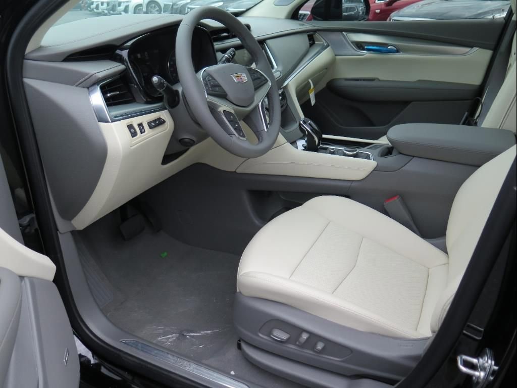 New 2025 Cadillac XT5 Premium Luxury w/ Technology Package image 11