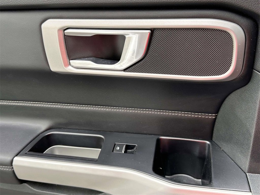 Used 2022 Ford Explorer XLT w/ Equipment Group 202A image 19