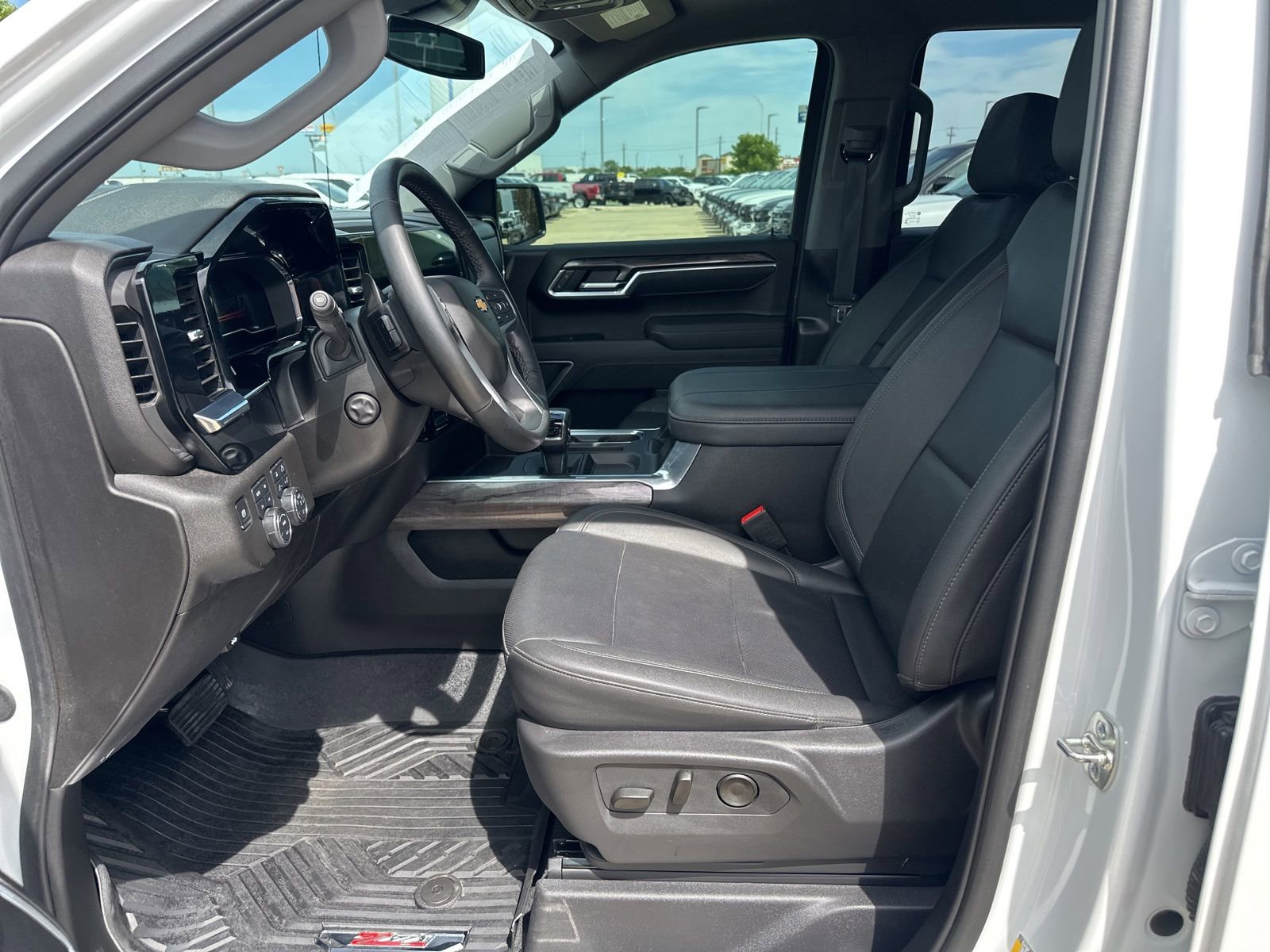 Used 2025 Chevrolet Silverado 1500 LTZ image 19