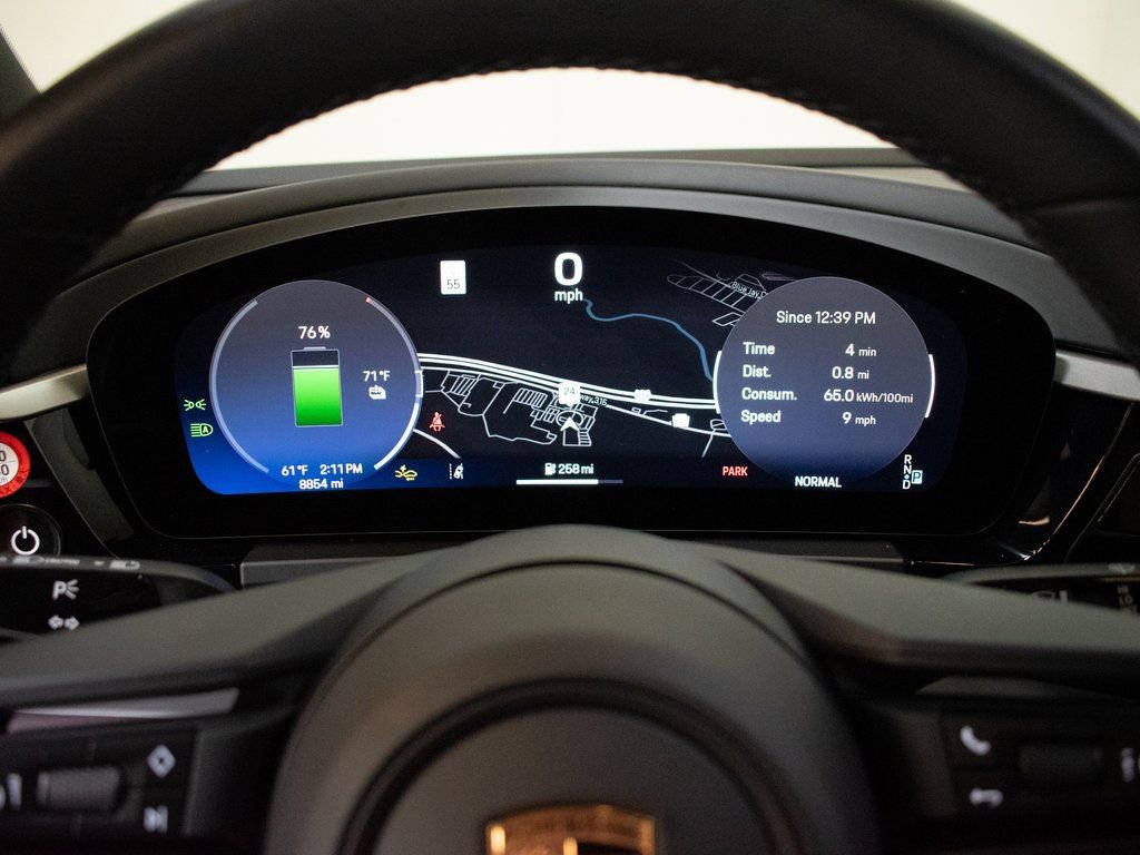 Certified 2025 Porsche Macan 4 Electric image 27