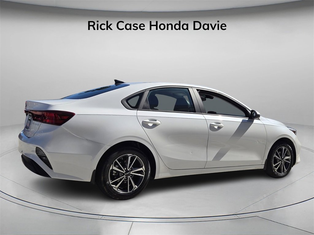 Used 2022 Kia Forte LXS w/ LXS Technology Package image 6