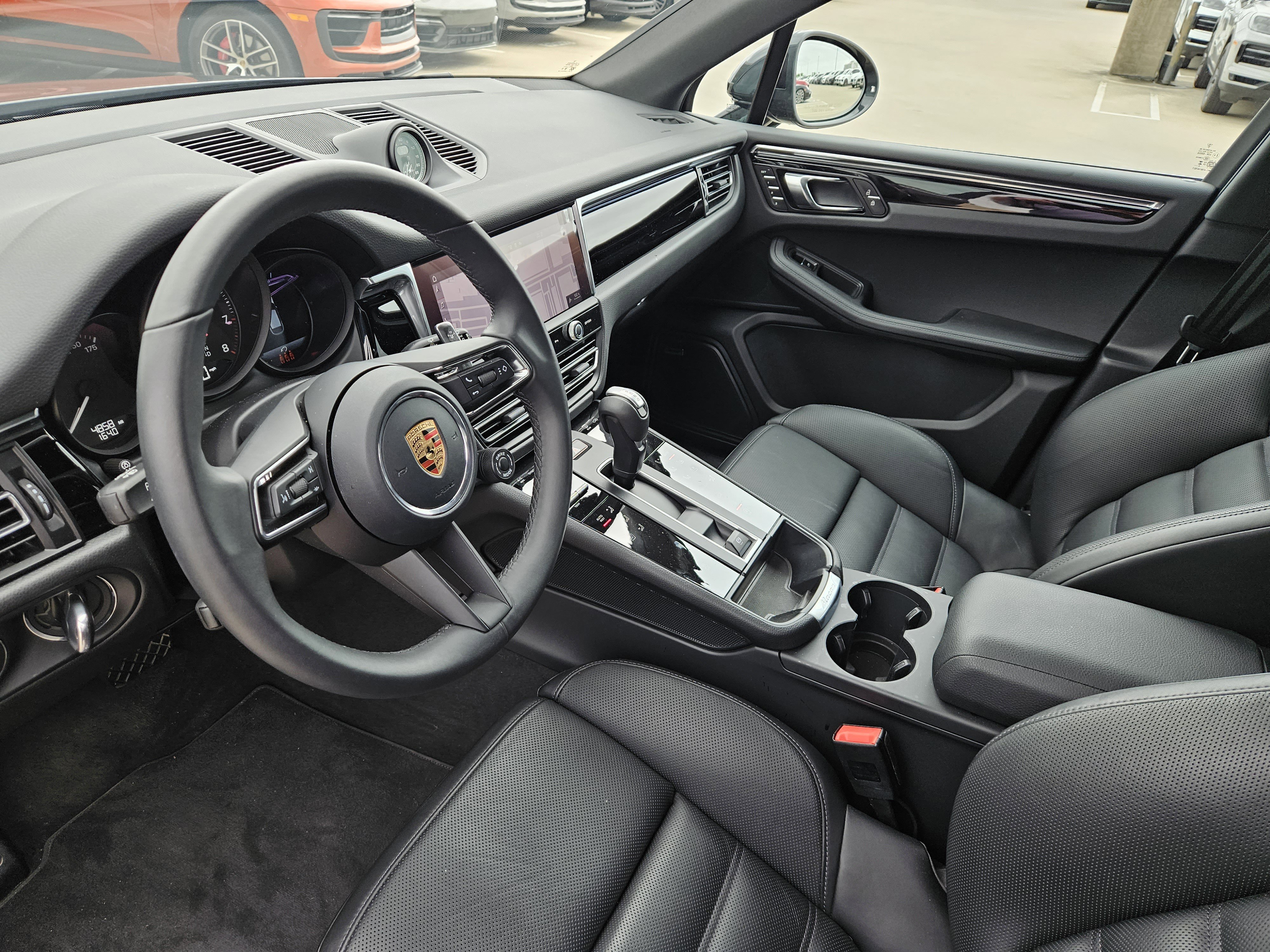 Used 2026 Porsche Macan image 4