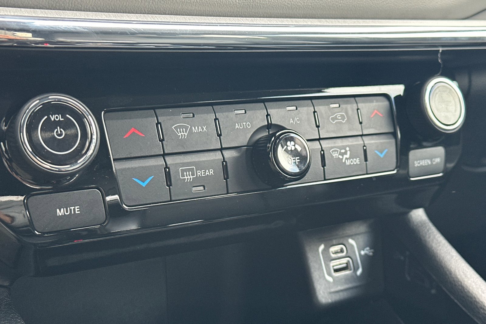 Used 2022 Jeep Compass Limited w/ Elite Group image 17