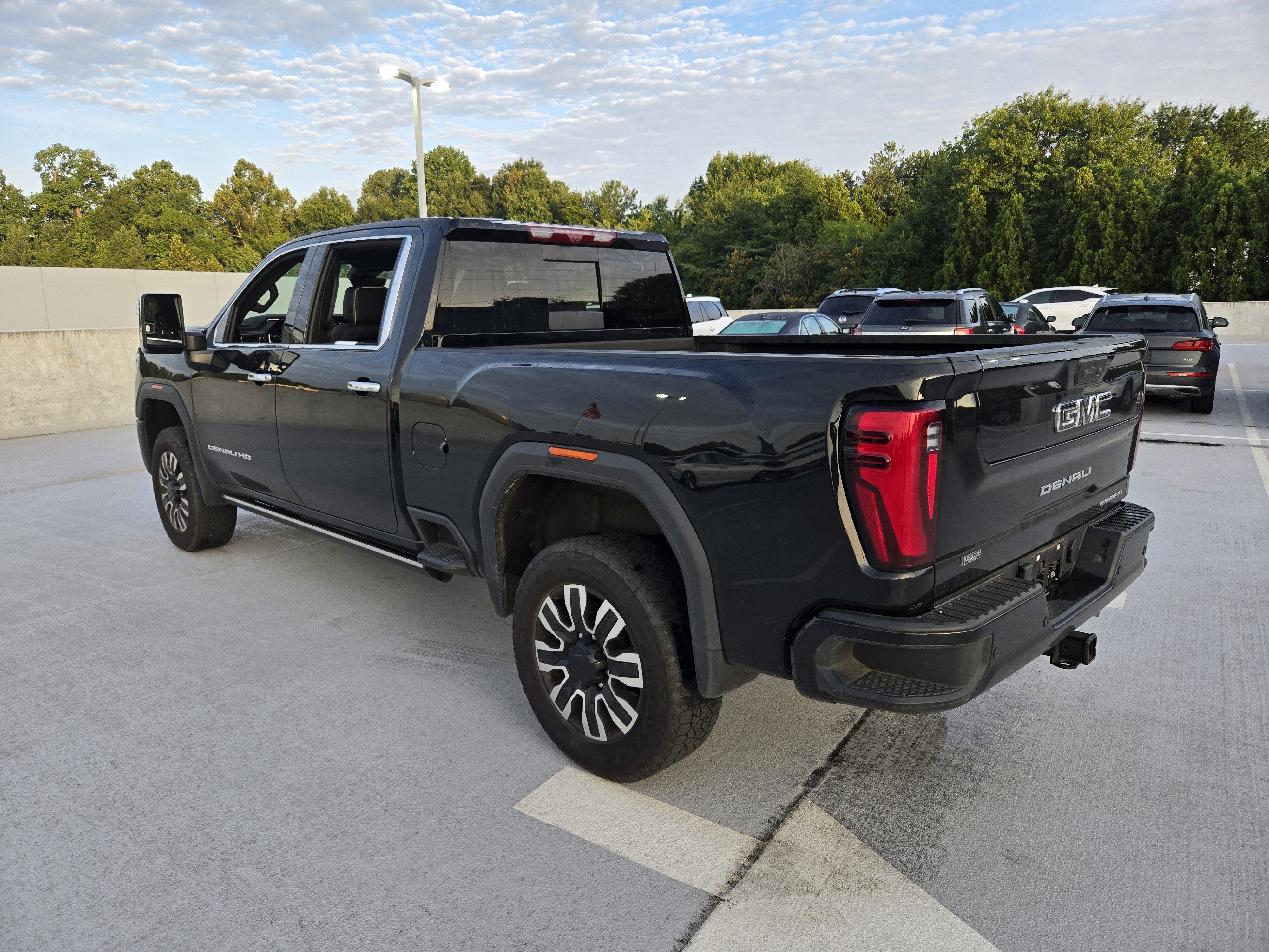 Used 2025 GMC Sierra 2500 Denali Ultimate w/ Max Trailering Package AWD/4WD image 4