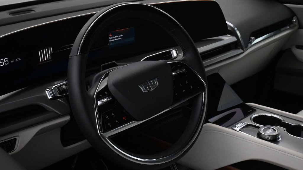 Certified 2026 Cadillac Vistiq Luxury AWD/4WD image 9
