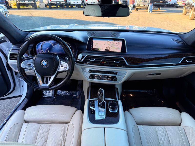 Used 2018 BMW 750i image 31