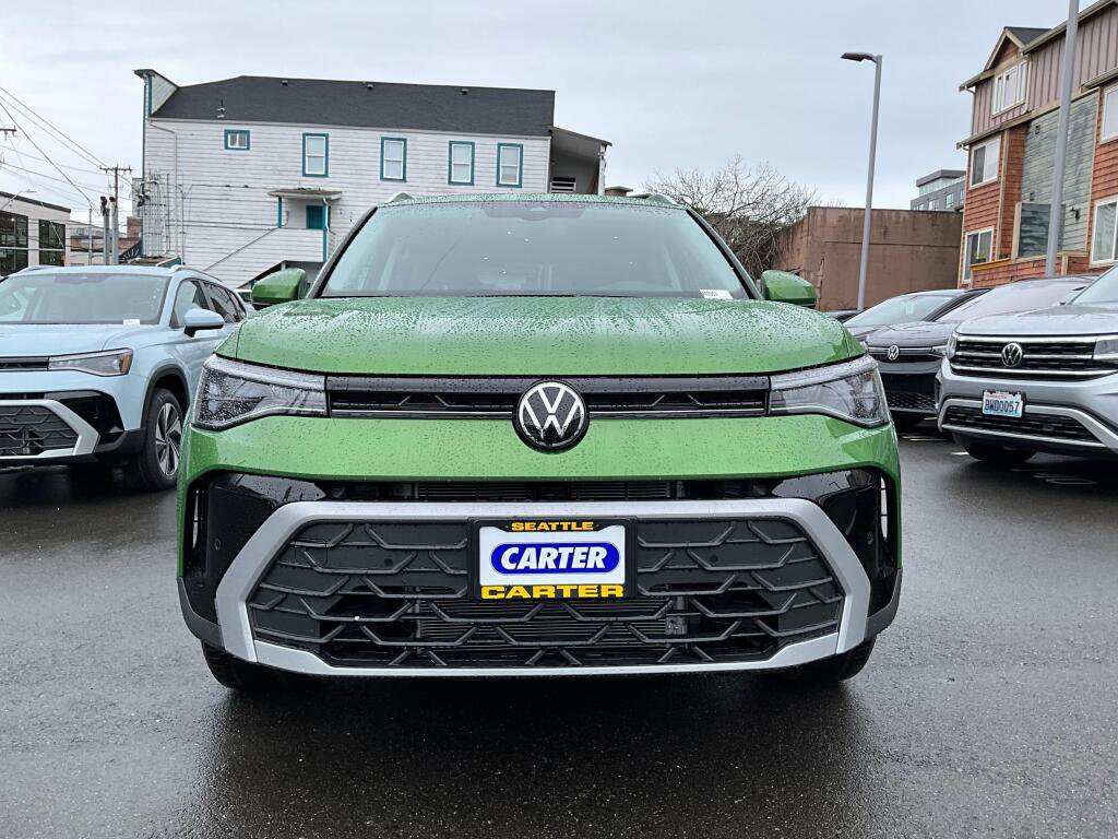 New 2026 Volkswagen Taos SE image 3