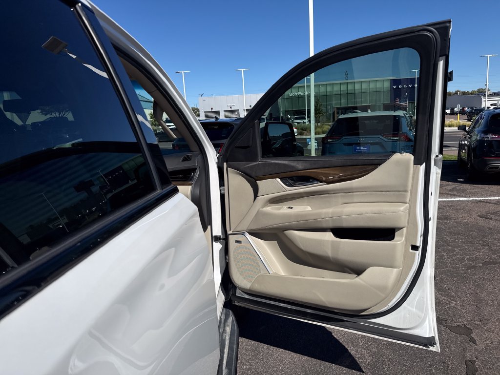 Used 2019 Cadillac Escalade Luxury RWD image 30