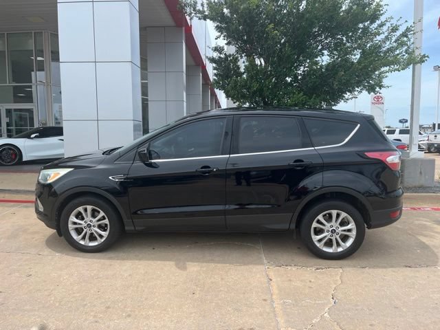 Used 2017 Ford Escape SE FWD image 3