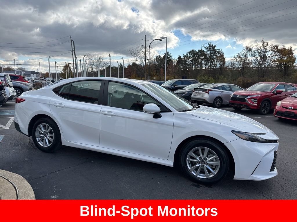 Used 2025 Toyota Camry LE image 7
