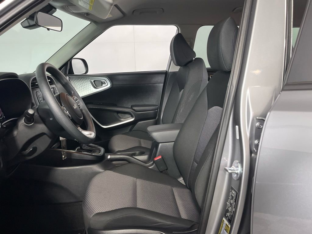 Used 2025 Kia Soul LX image 15
