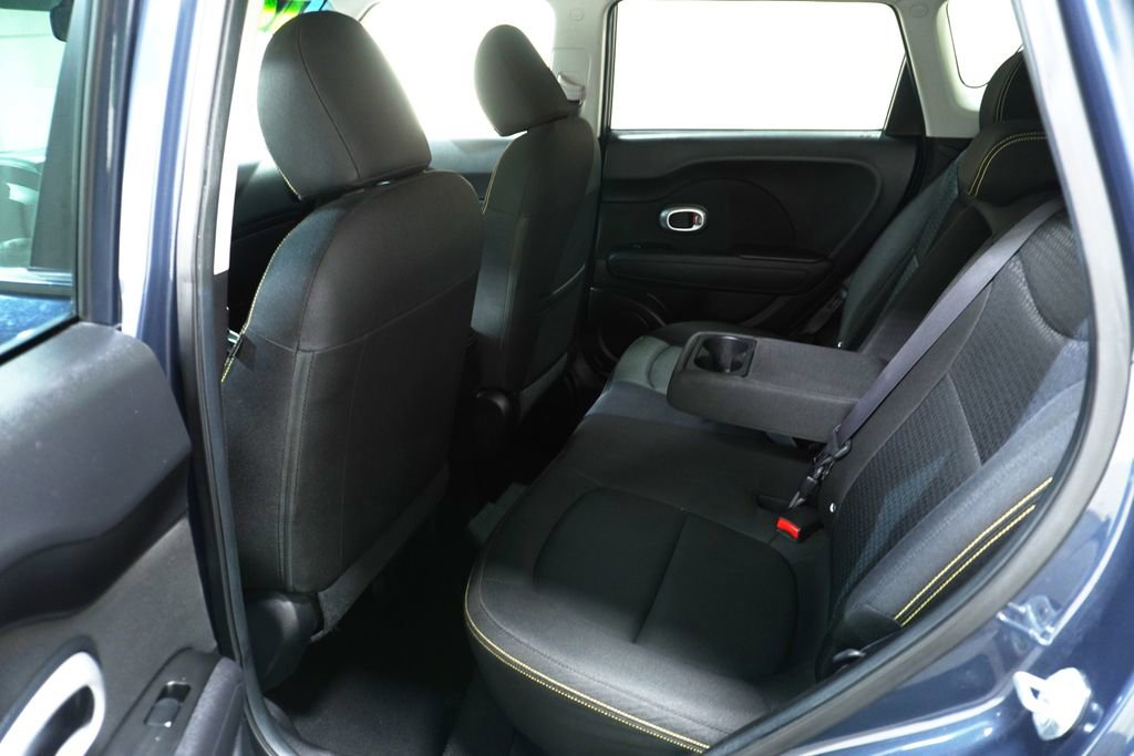 Used 2016 Kia Soul + FWD image 12