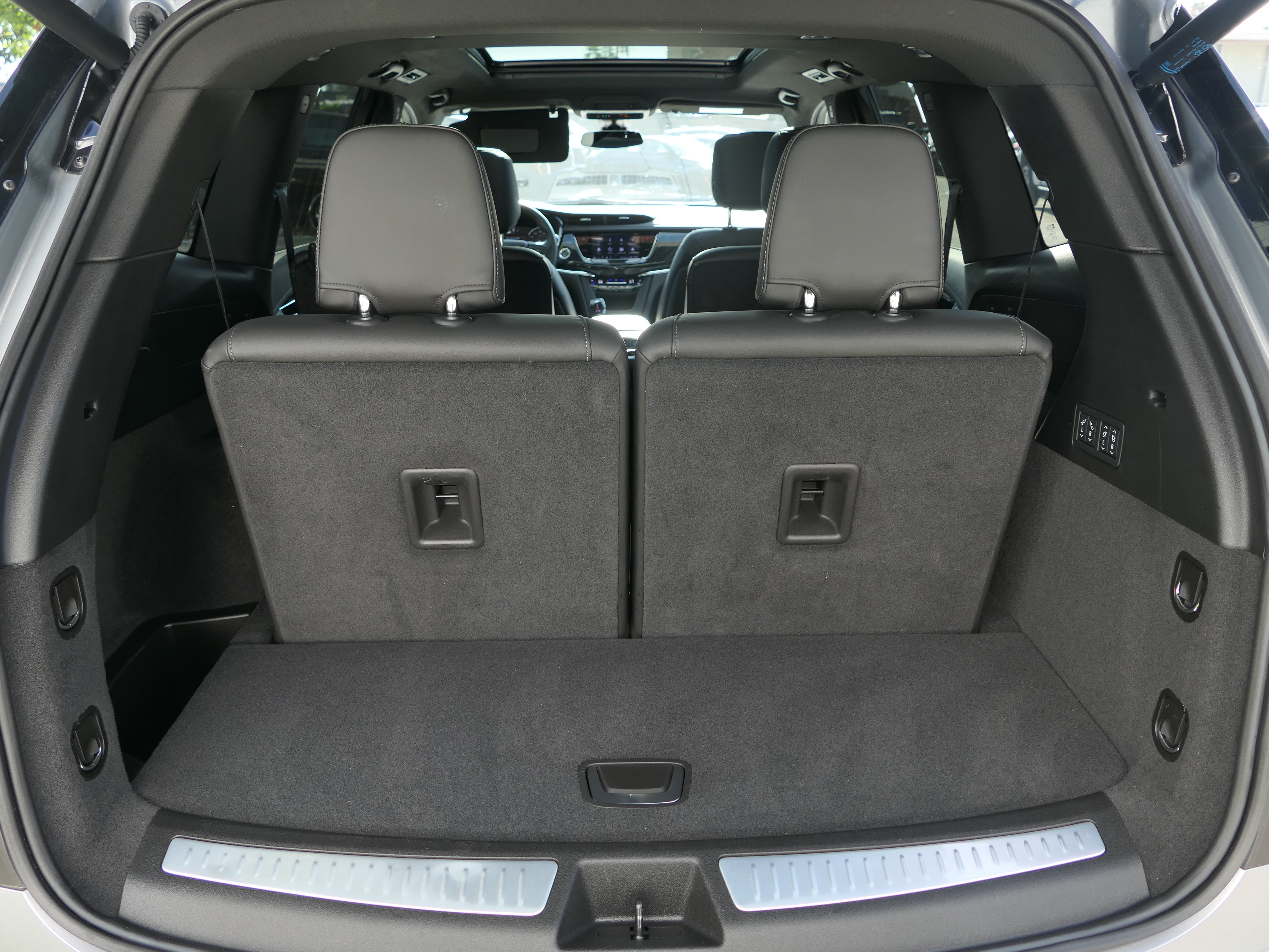 Certified 2025 Cadillac XT6 Premium Luxury FWD image 24