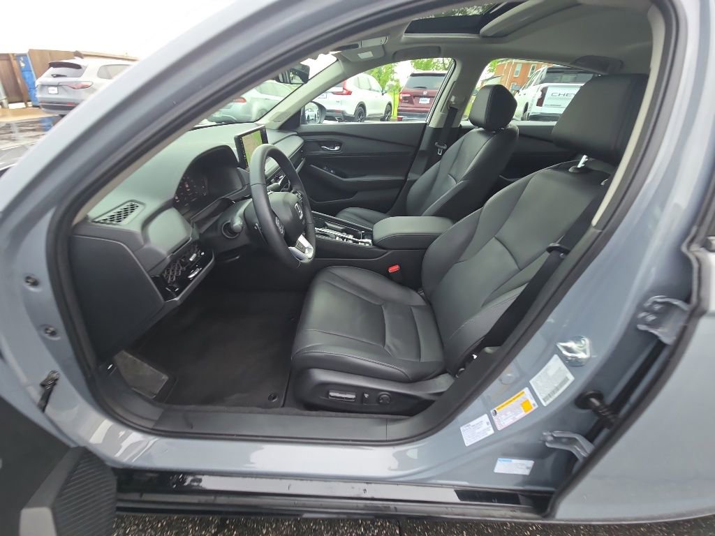 Used 2025 Honda Accord Touring image 14