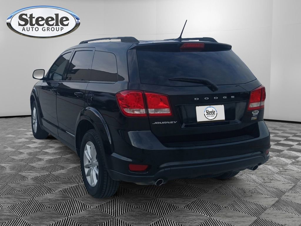 Used 2017 Dodge Journey SXT w/ Comfort/Convenience Group FWD image 2