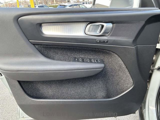 Used 2024 Volvo XC40 B5 Core image 13