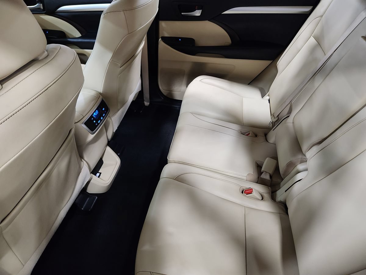 Used 2019 Toyota Highlander XLE FWD image 52