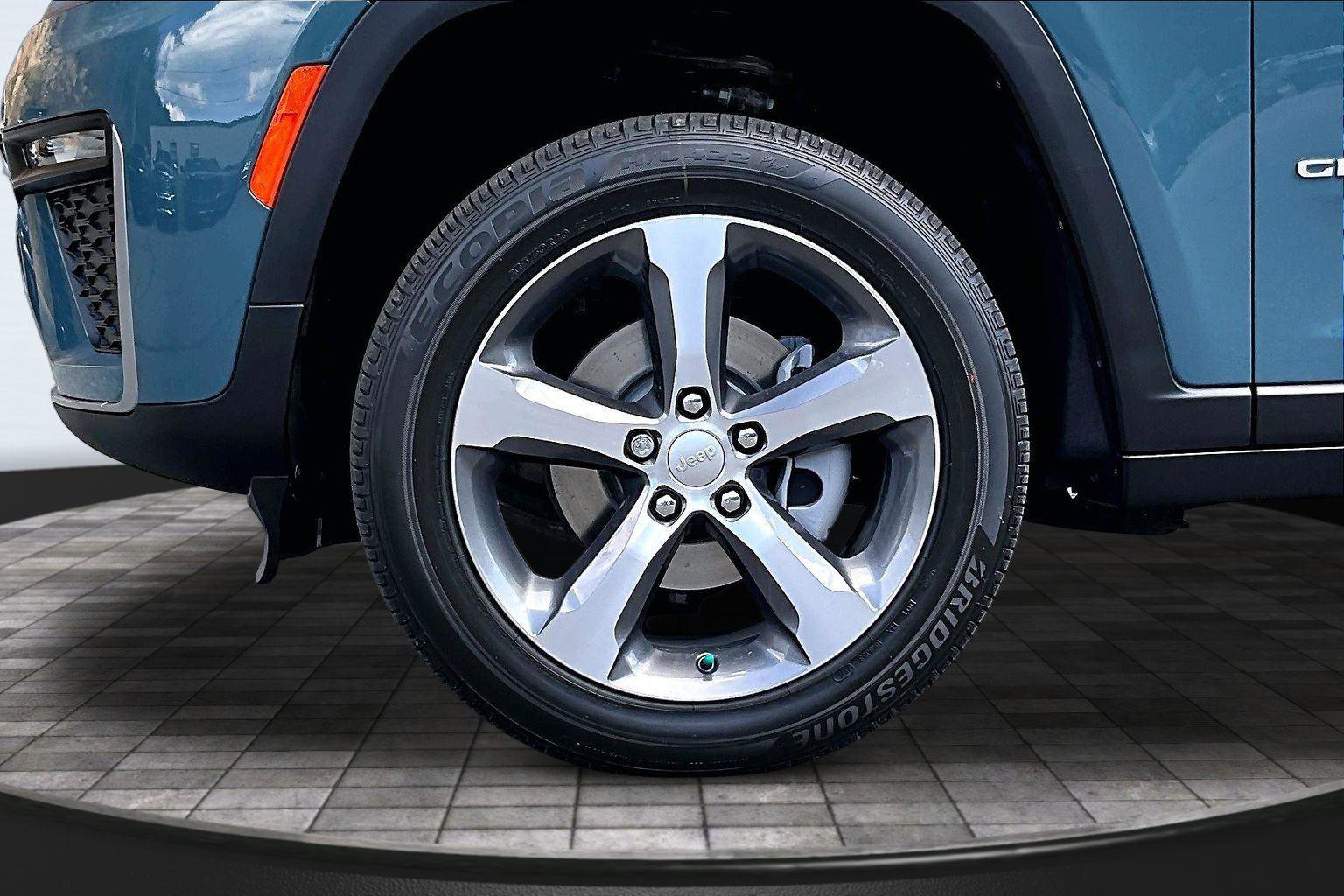 New 2026 Jeep Grand Cherokee Limited w/ Trailer Tow Package image 12