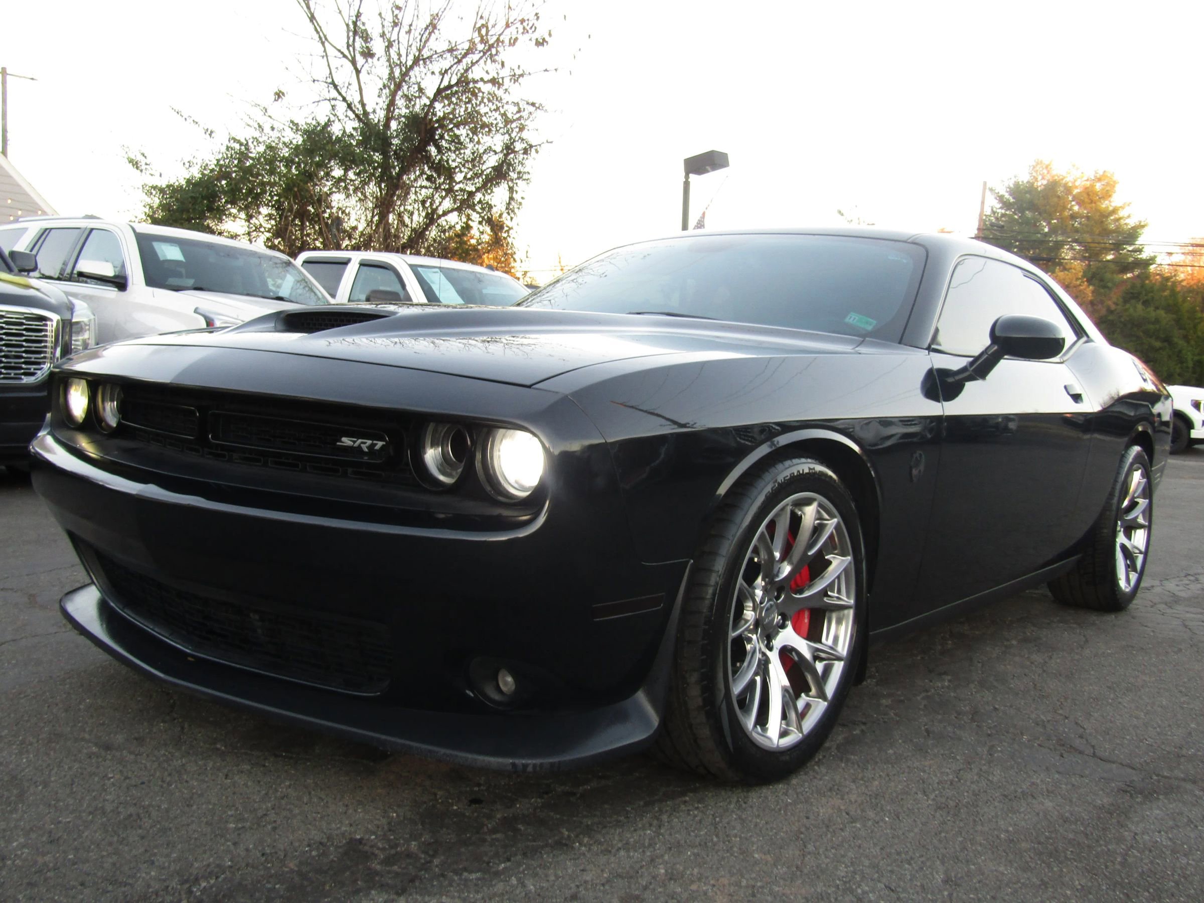 Used 2015 Dodge Challenger SRT w/ Technology Group image 2